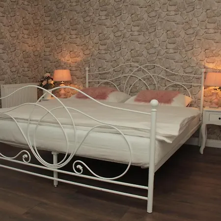 A Restauracia Harmonia Konukevi 3*