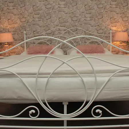 A Restauracia Harmonia ゲストハウス