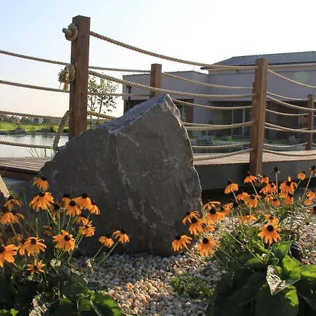 A Restauracia Harmonia Ostratice