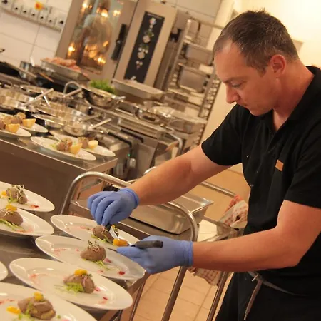 A Restauracia Harmonia Гостевой дом Ostratice