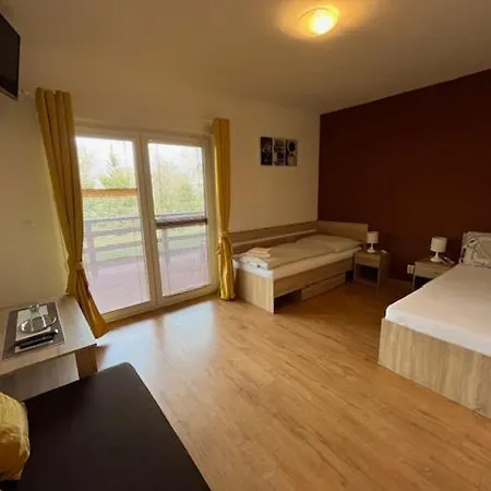 Konukevi A Restauracia Harmonia Ostratice