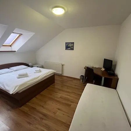 ゲストハウス A Restauracia Harmonia