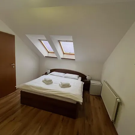 Konukevi A Restauracia Harmonia Ostratice