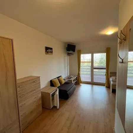 ゲストハウス A Restauracia Harmonia Ostratice