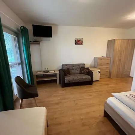 Konukevi A Restauracia Harmonia Ostratice