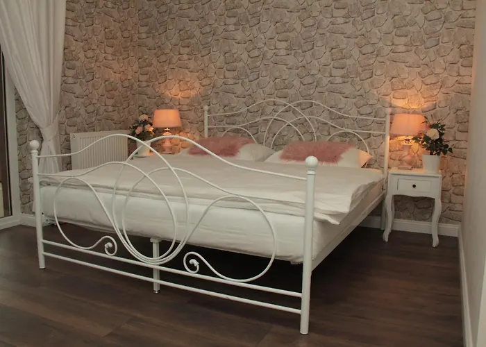 A Restauracia Harmonia Konukevi 3*