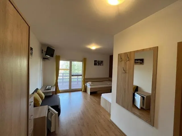 A Restauracia Harmonia Ostratice