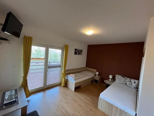 A Restauracia Harmonia Konukevi 3*