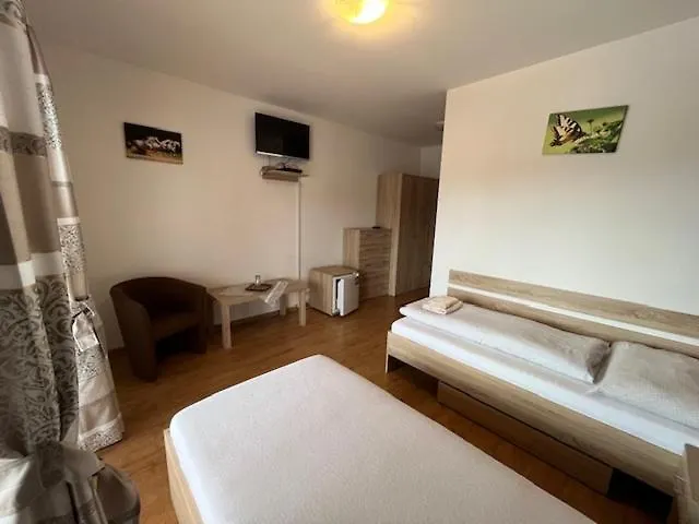 Konukevi A Restauracia Harmonia Ostratice