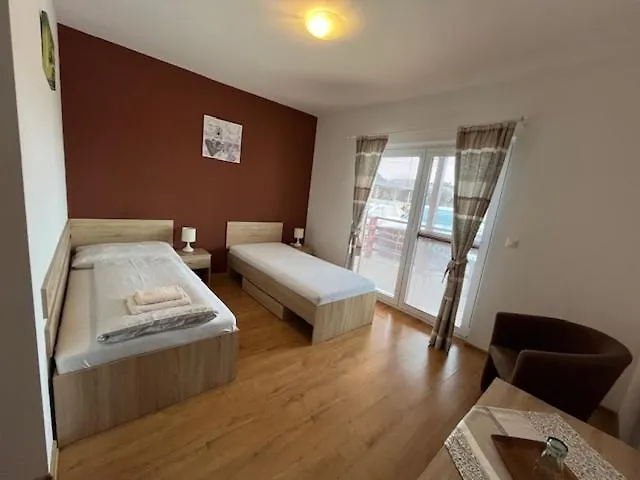 Konukevi A Restauracia Harmonia