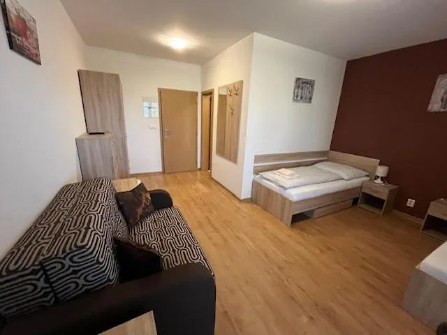 A Restauracia Harmonia Ostratice