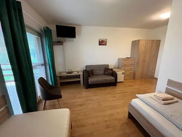 Konukevi A Restauracia Harmonia Ostratice